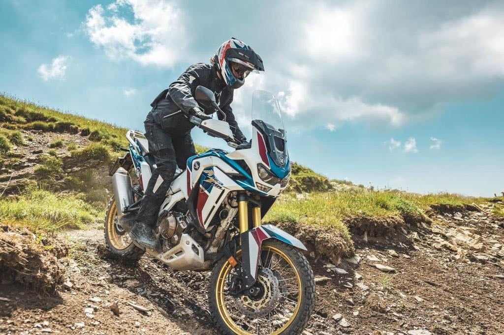 Schuberth E2: l’Adventure apribile